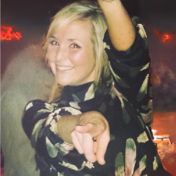 Meet your Posher, Lisa - Picture 2 of 2